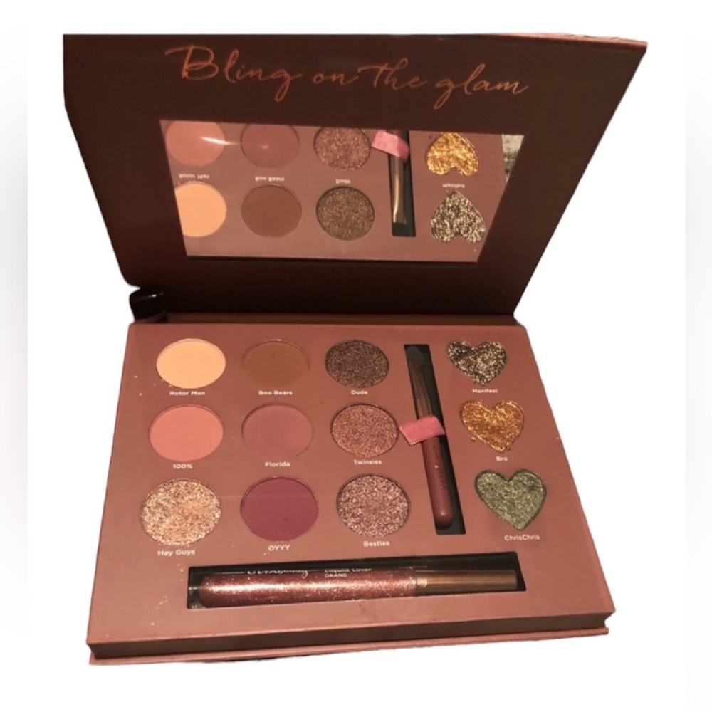 NEW•BLING ON THE GLOW SHIMMERY EYESHADOW•